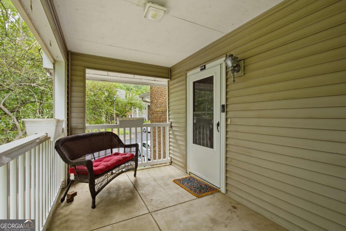 619 Barrington Hills Drive Property Photo 4