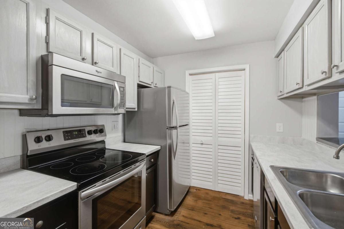 619 Barrington Hills Drive Property Photo 14