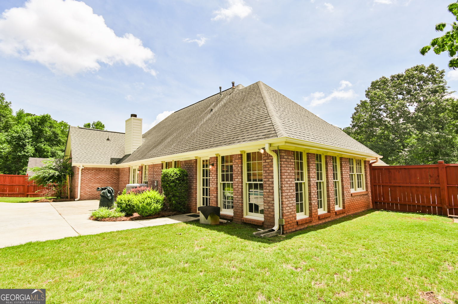 4840 Habersham Way Se Property Photo 4