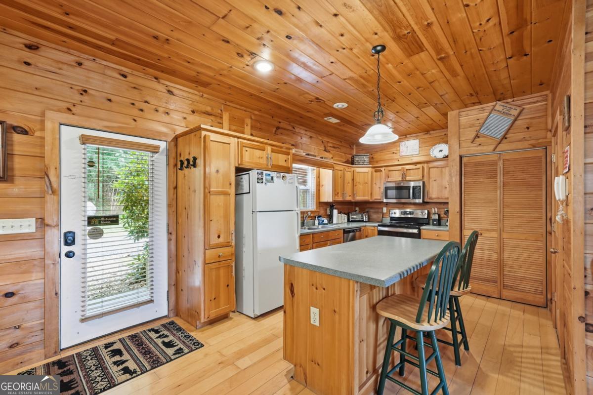 76 River Forest Place # D Property Photo 8