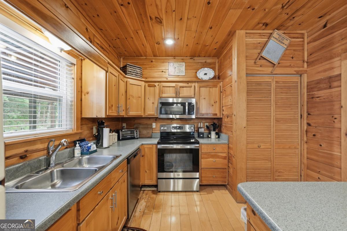 76 River Forest Place # D Property Photo 10