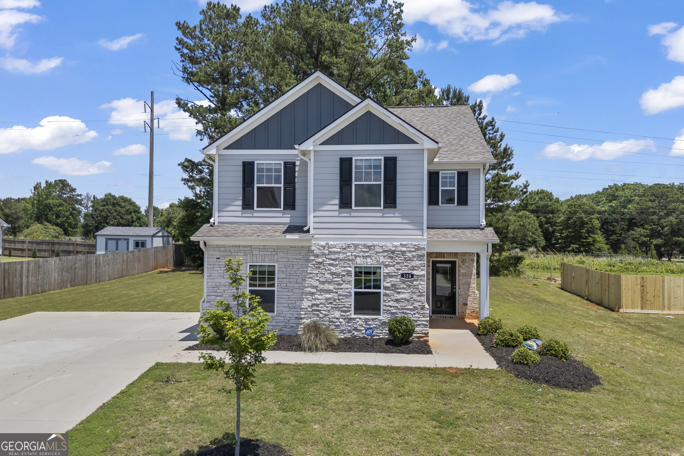 558 Meadows Farm Drive Property Photo 3