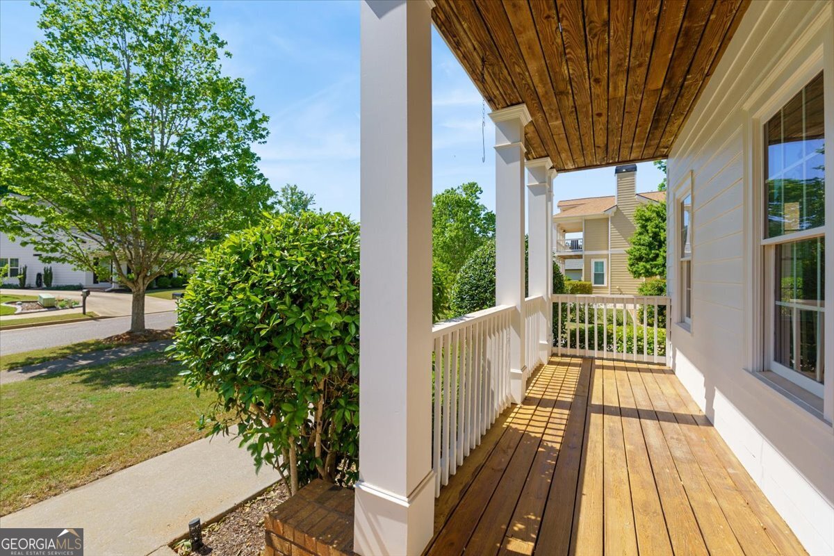 728 Markhams Drive Property Photo 3