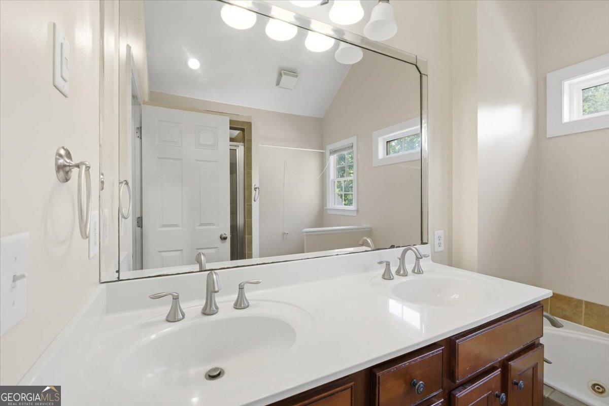 728 Markhams Drive Property Photo 24