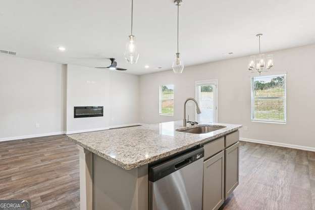 476 Orwell Drive Property Photo 2