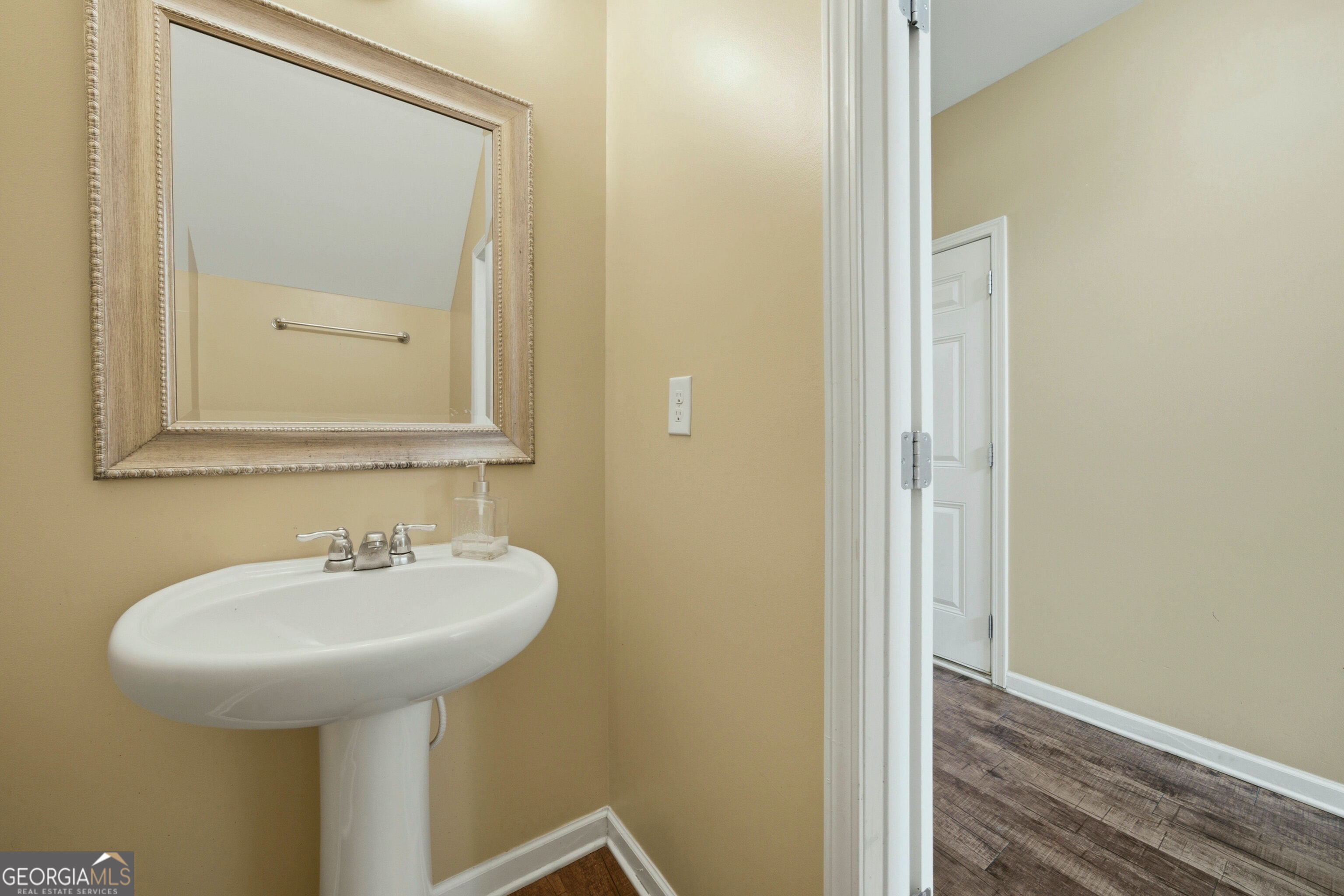 8419 Hillspire Drive Property Photo 7