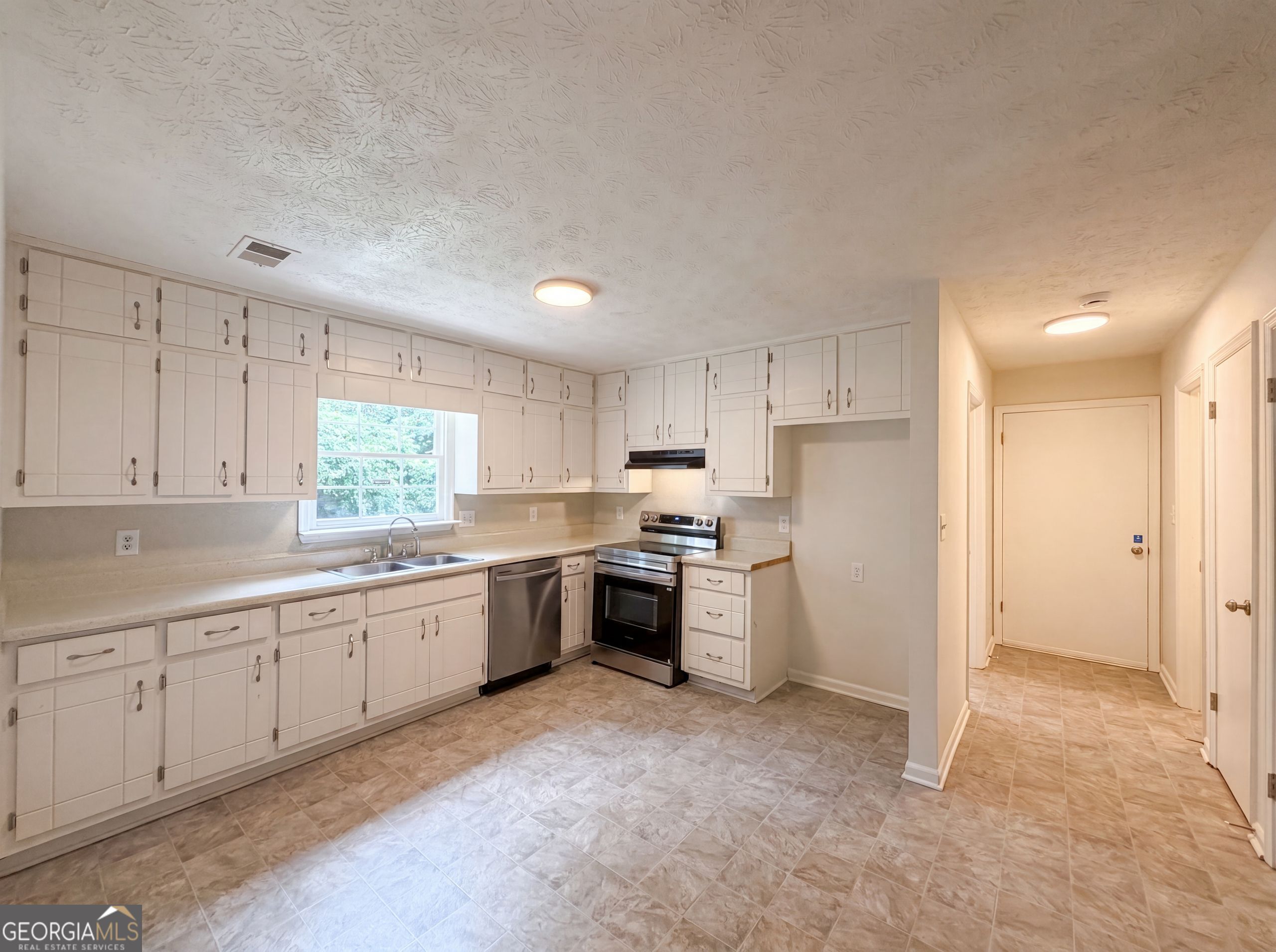 6486 Lynndale Lane Property Photo 2