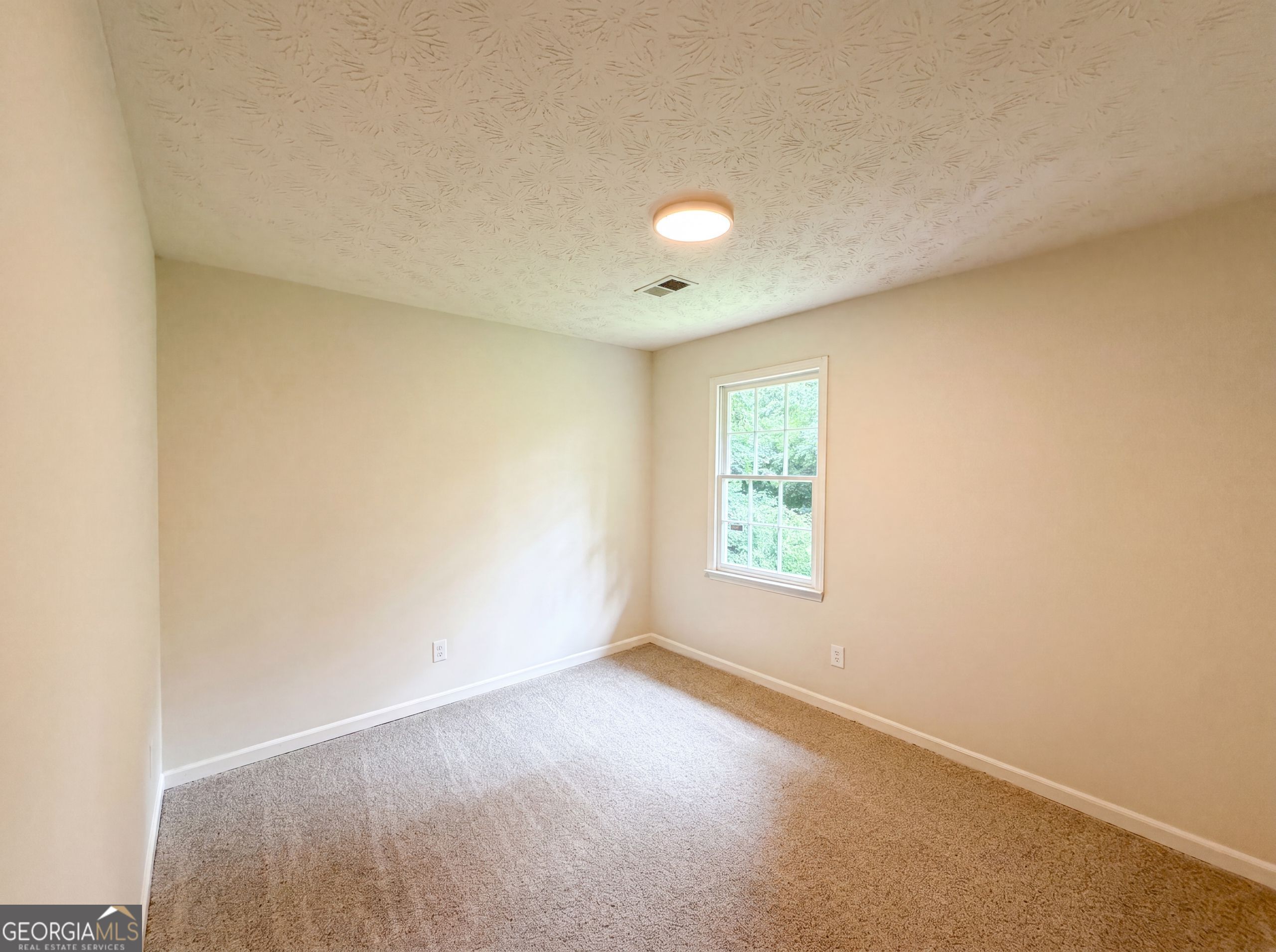 6486 Lynndale Lane Property Photo 4