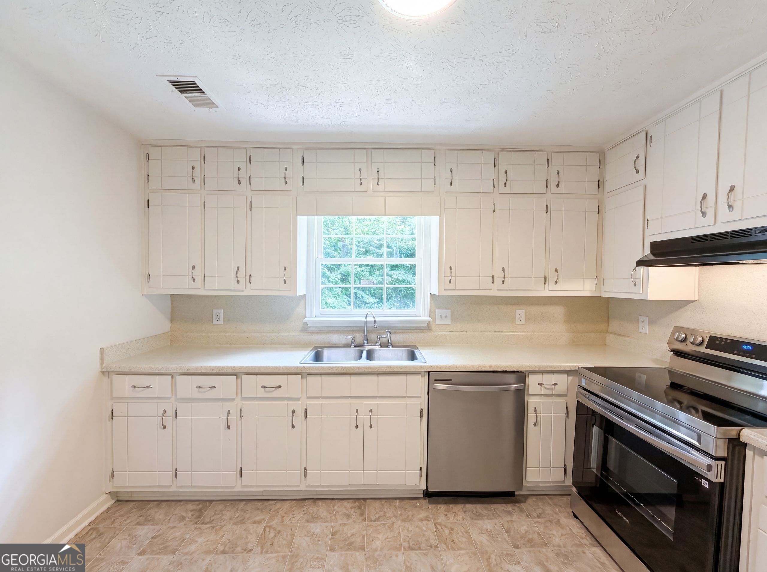 6486 Lynndale Lane Property Photo 6