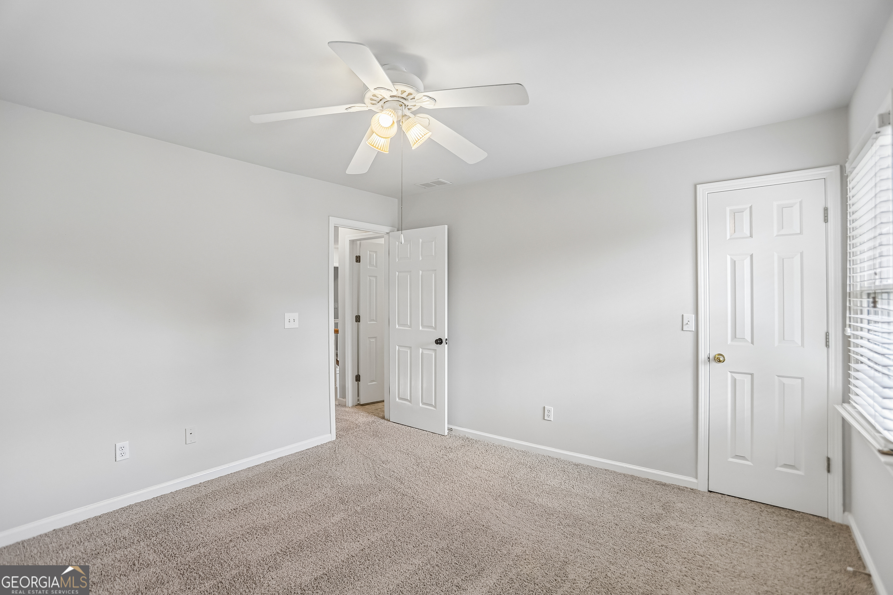 199 Pine Crescent Property Photo 4