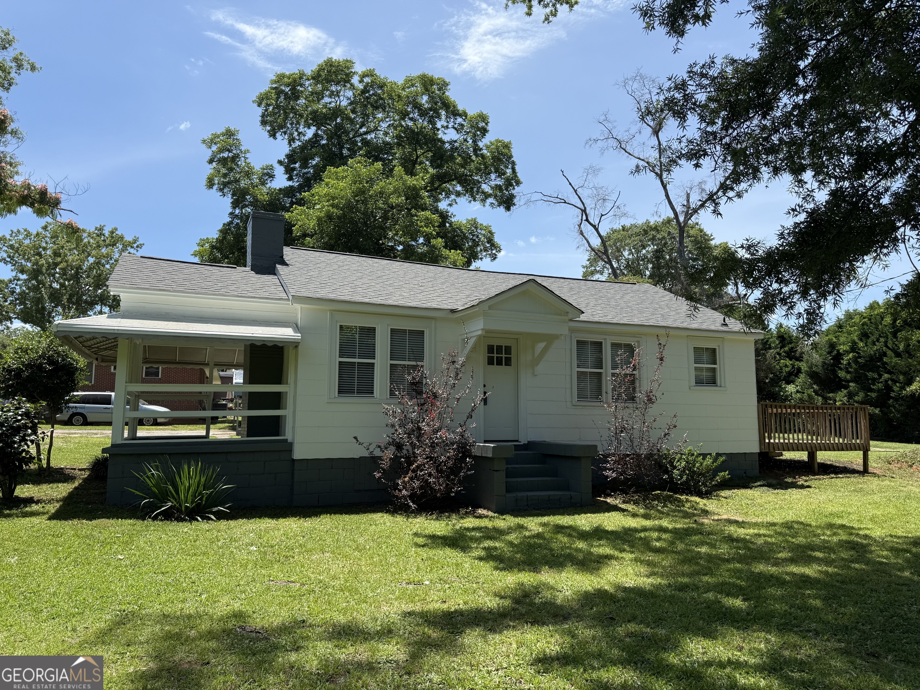 1511 W Poplar Street Property Photo 2