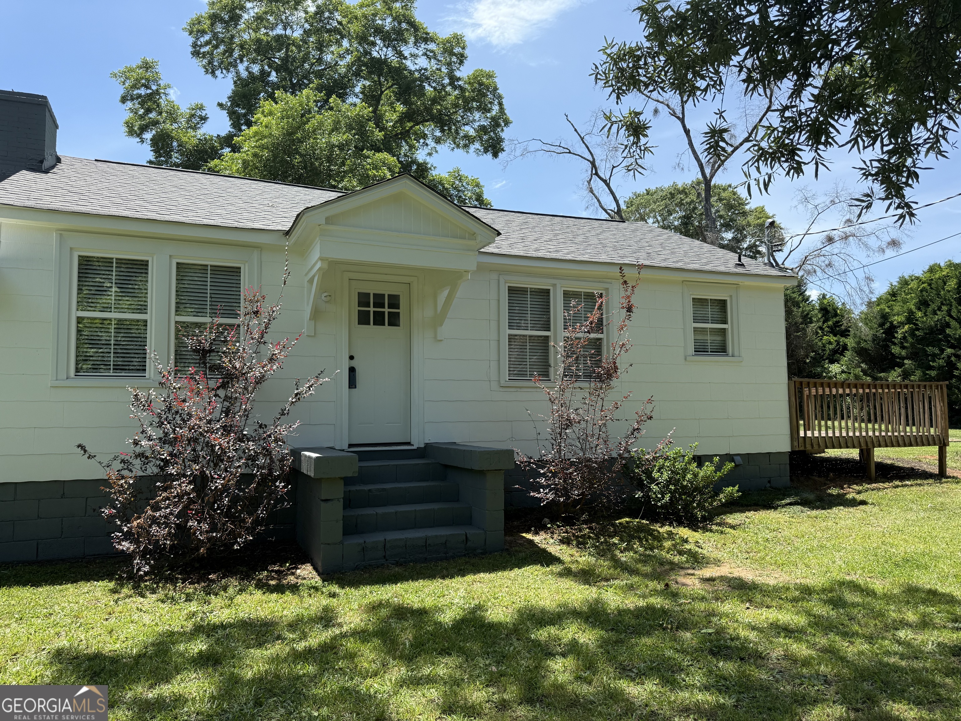 1511 W Poplar Street Property Photo 3