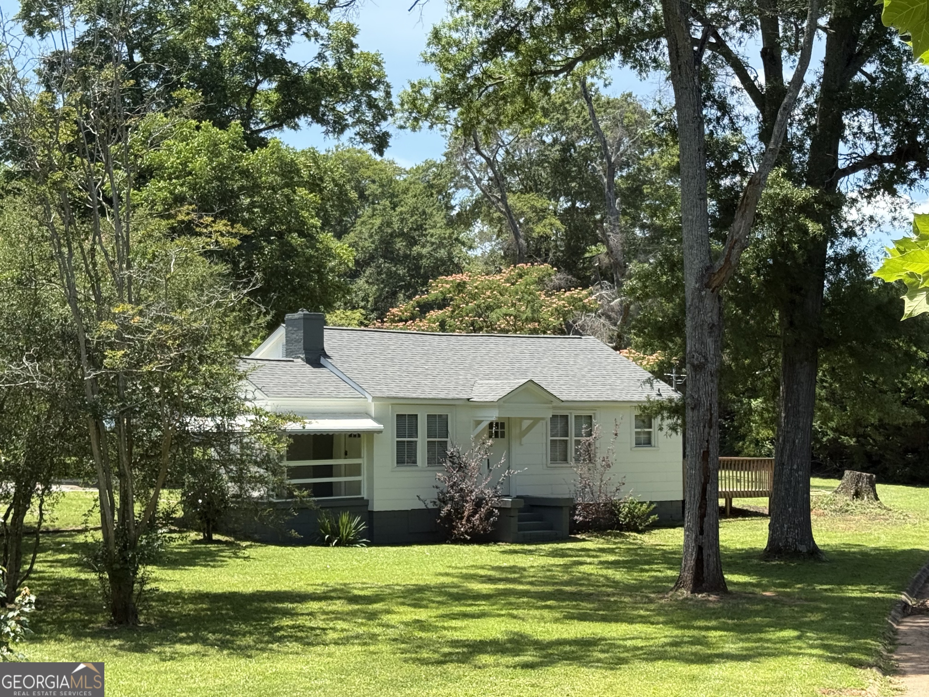 1511 W Poplar Street Property Photo 4