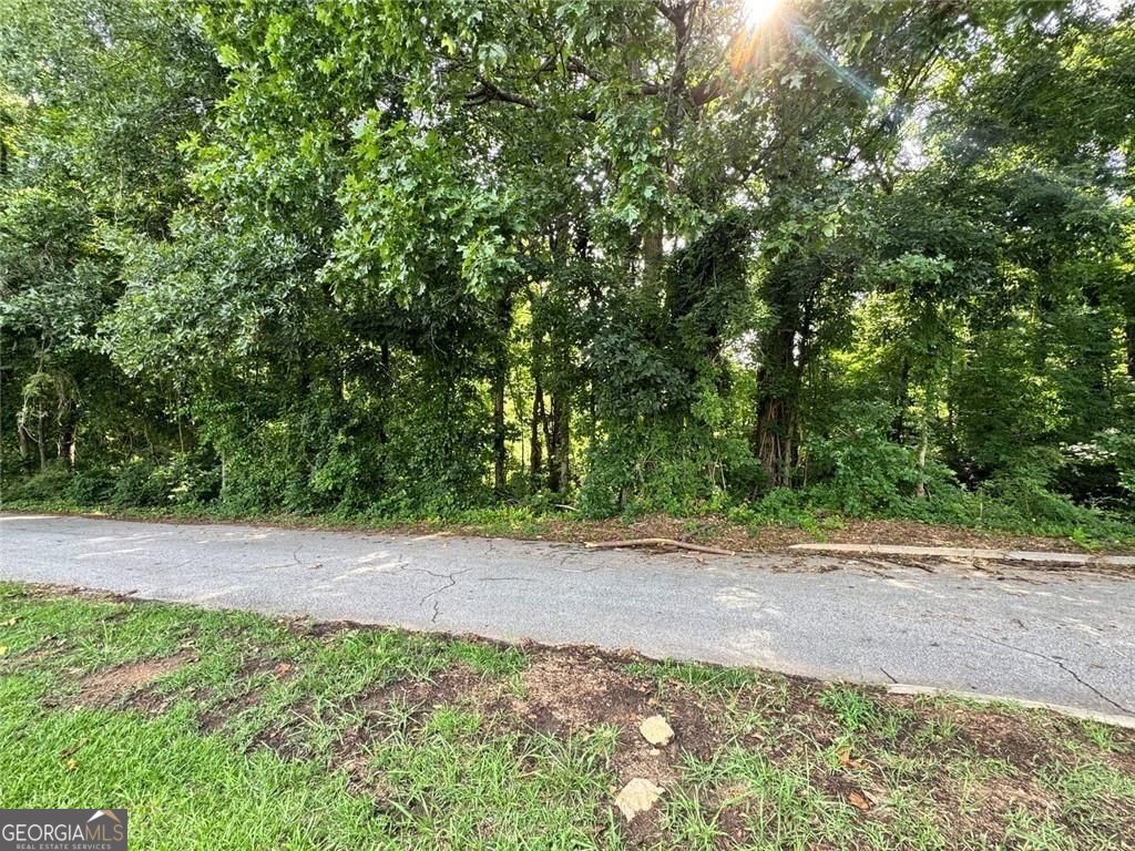 535 Camelot Parkway Property Photo 1