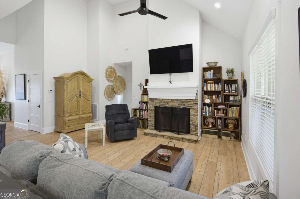 566 Roper Drive Property Photo 2