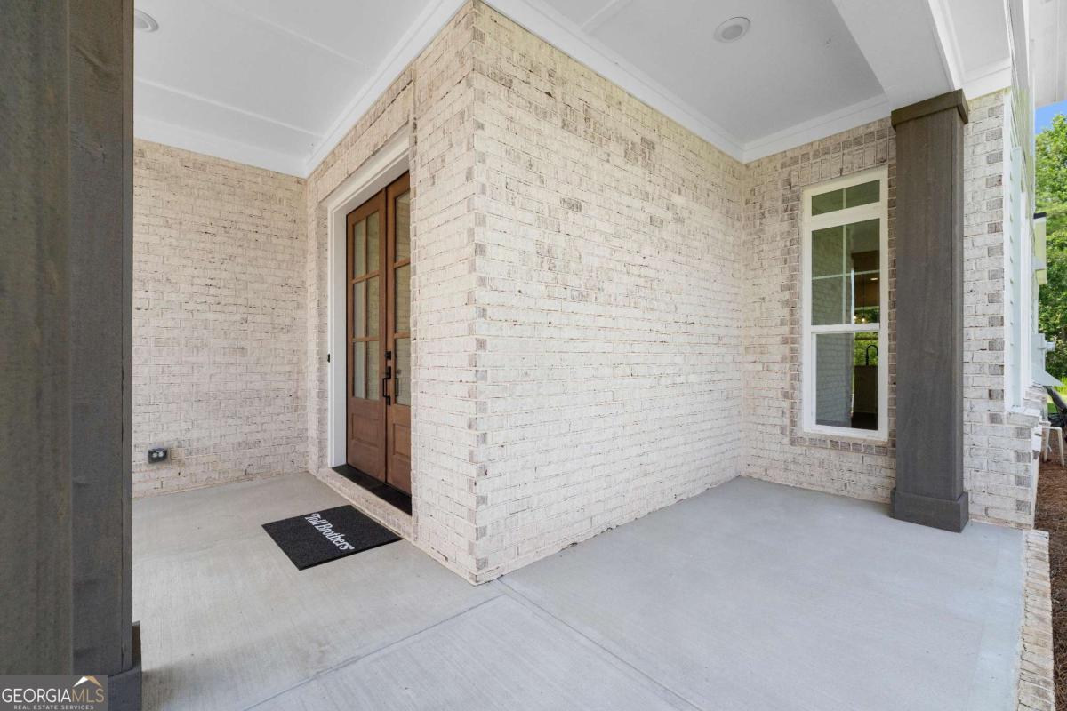 6470 Pond View Drive Property Photo 7