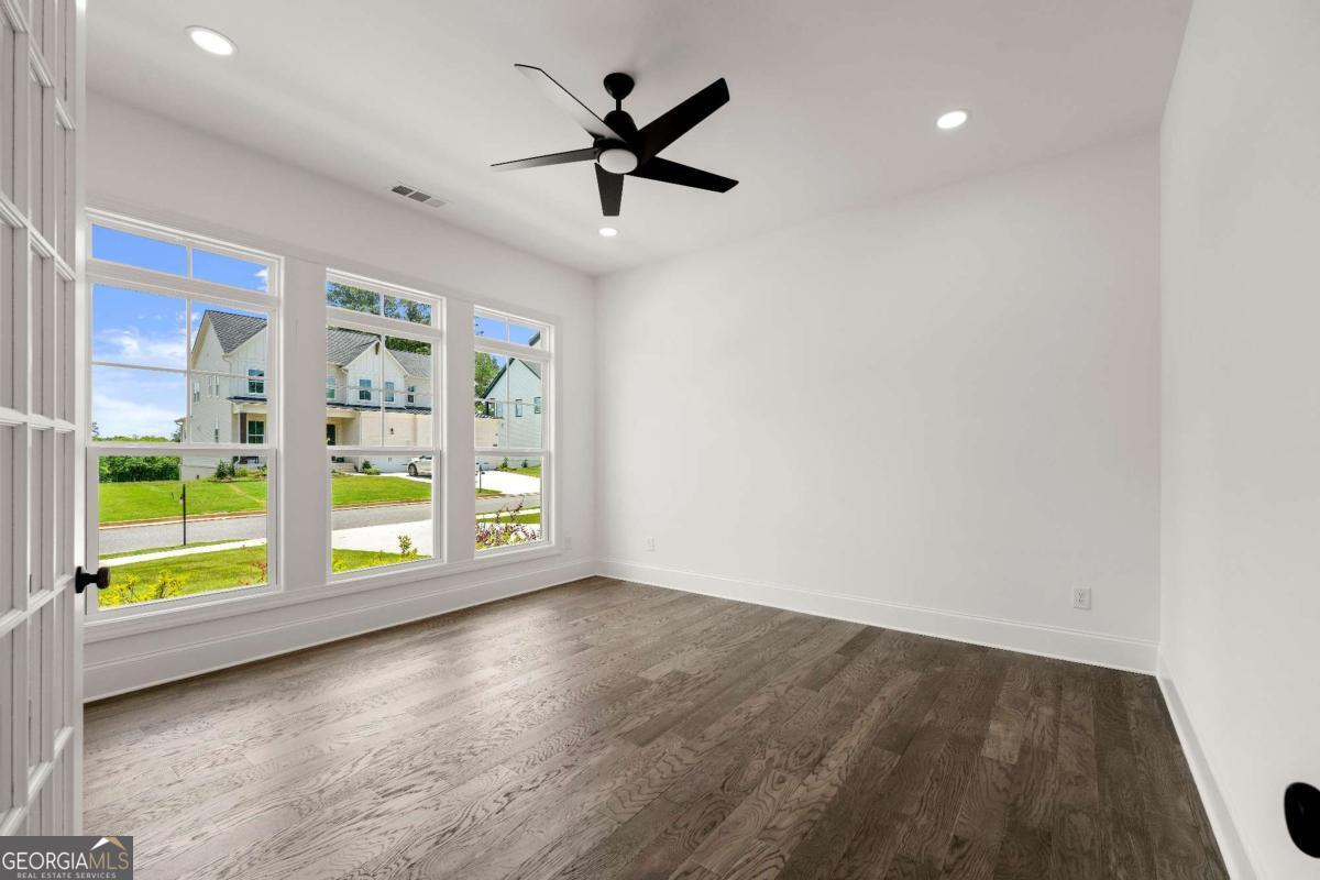 6470 Pond View Drive Property Photo 12