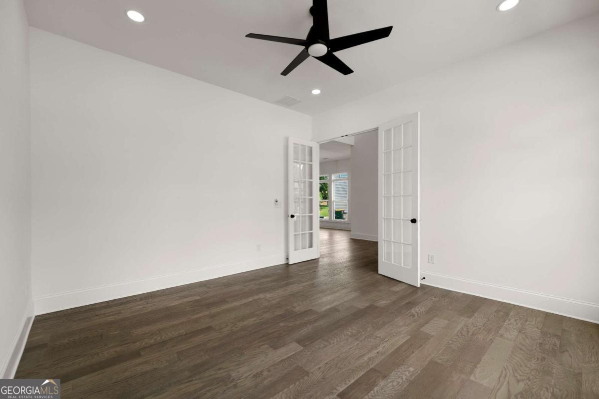 6470 Pond View Drive Property Photo 13
