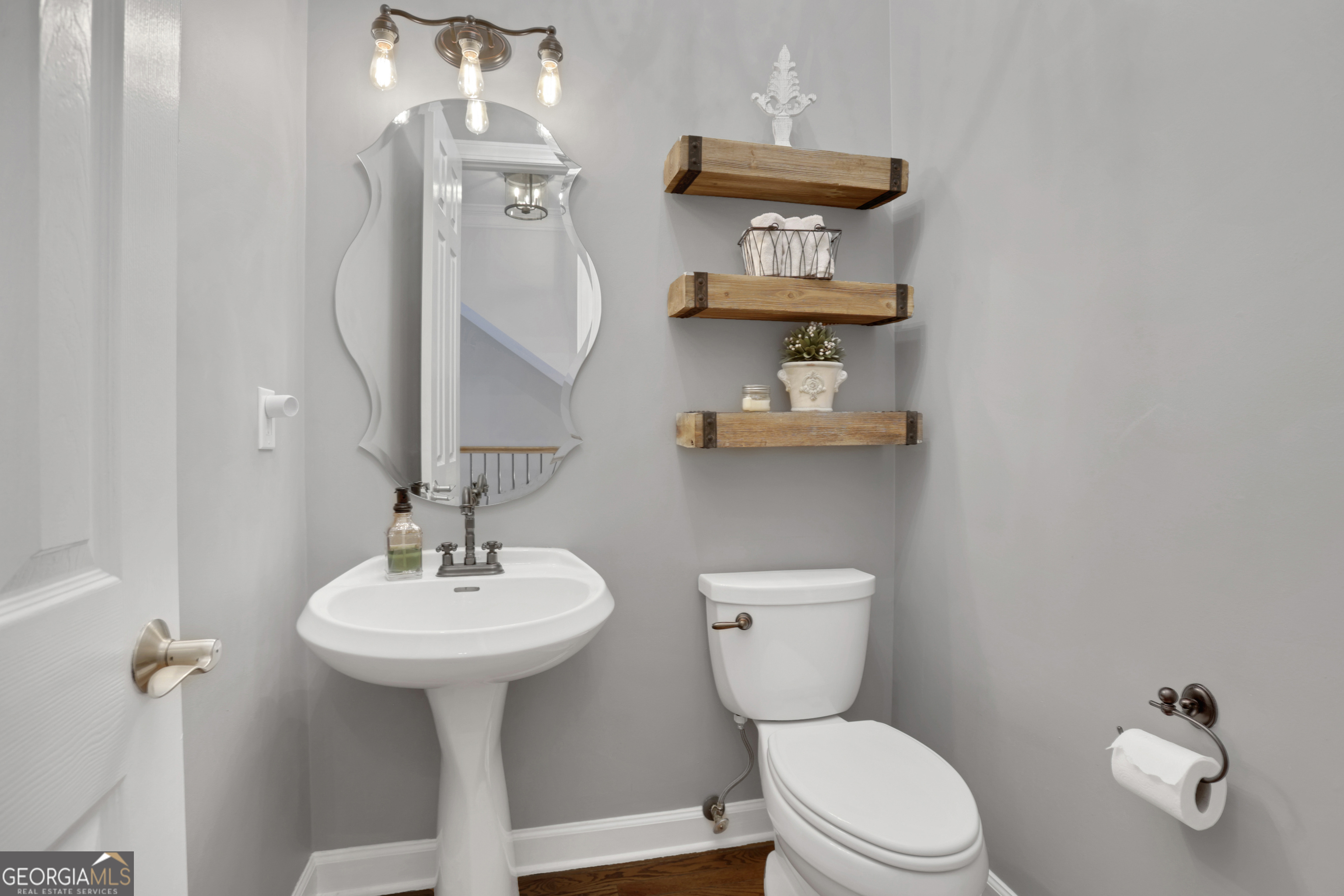 2555 Milford Lane Property Photo 22