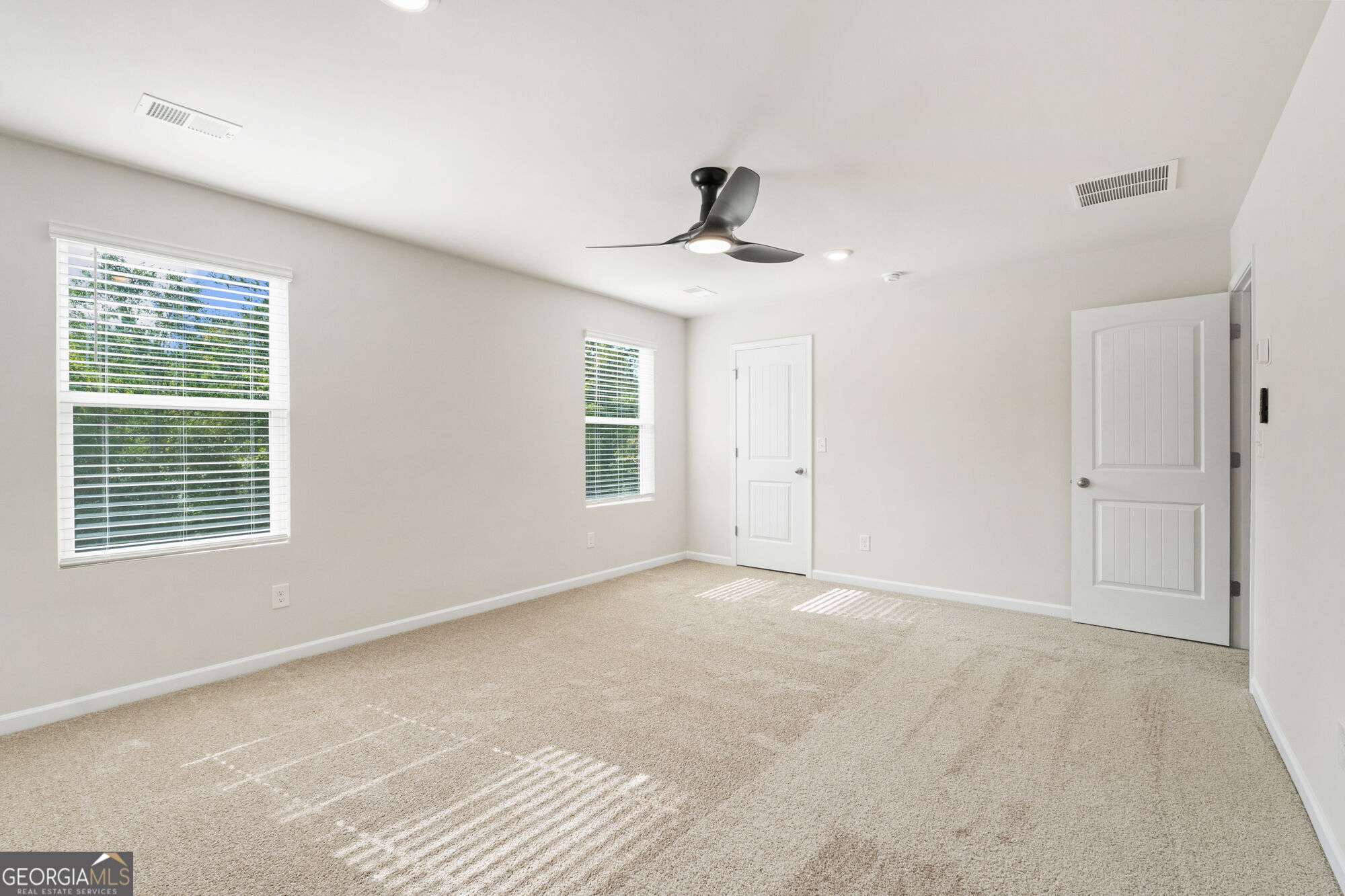 302 Hudson Court Property Photo 6