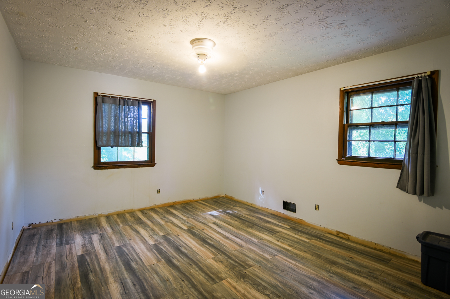 17 Valley Trail Property Photo 9