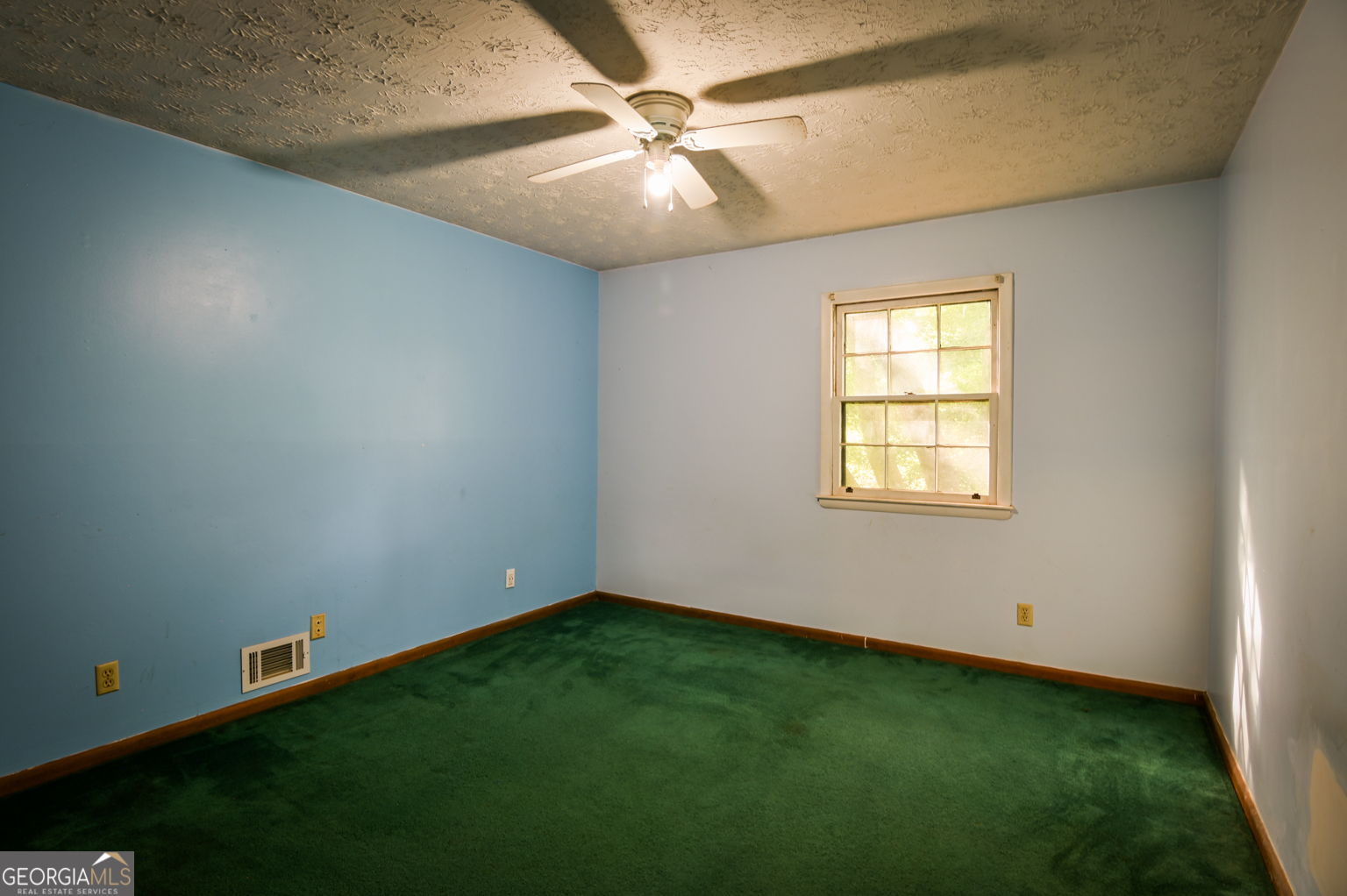 17 Valley Trail Property Photo 11