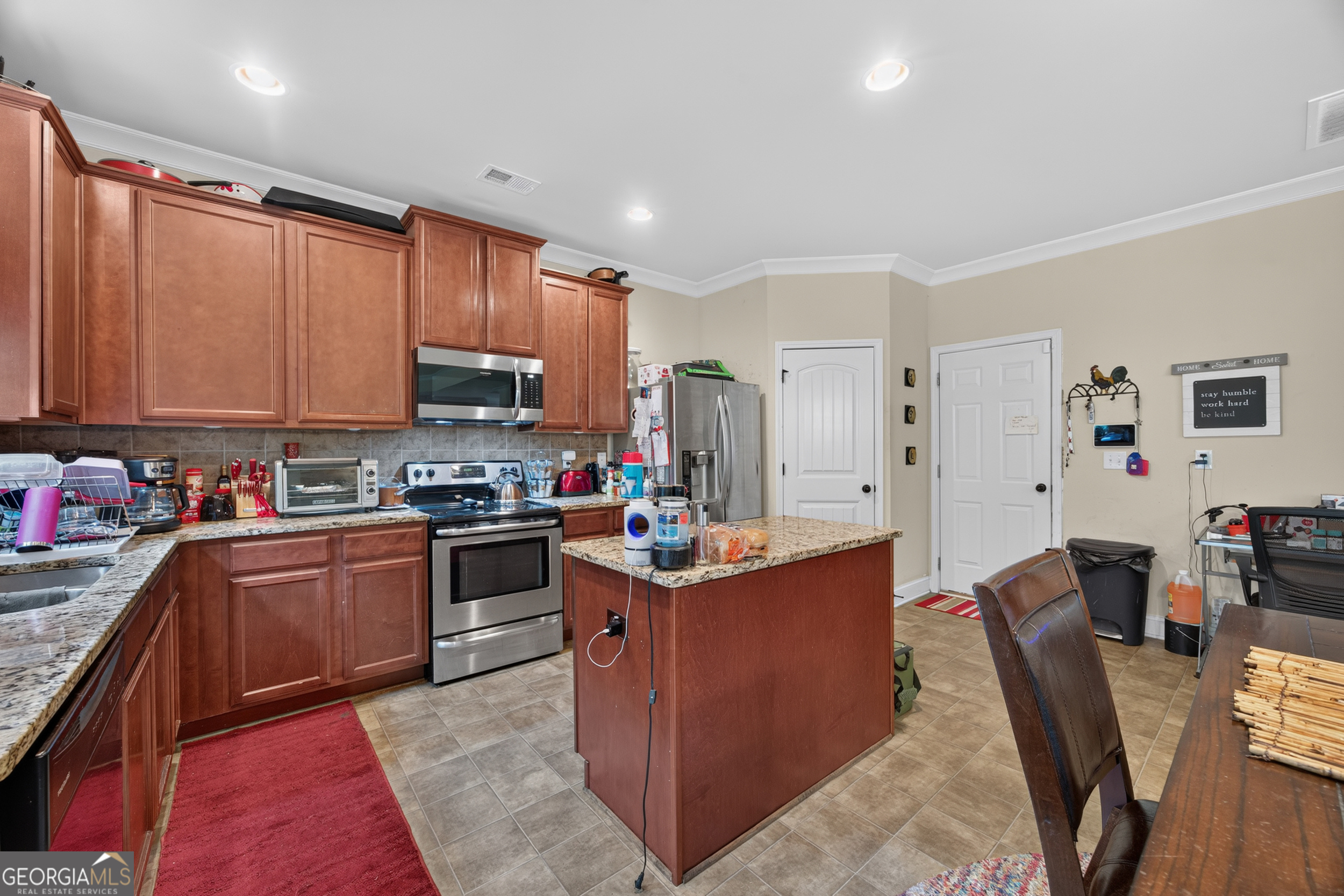 1387 Pebble Ridge Drive Property Photo 9