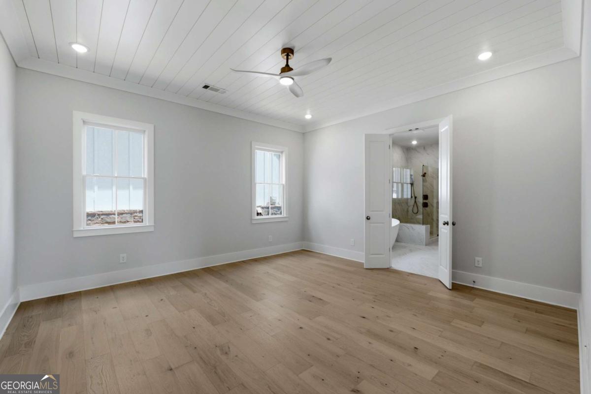 2015 Village Walk Property Photo 23