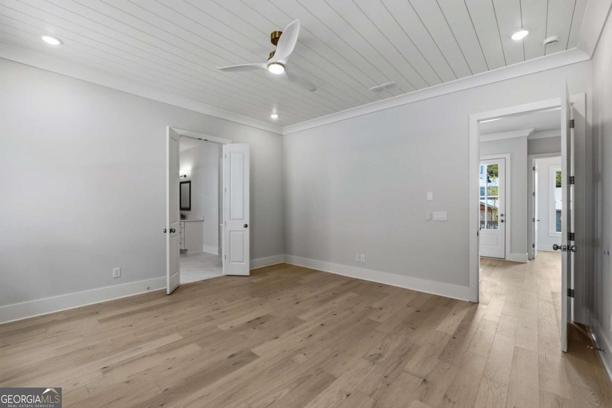 2015 Village Walk Property Photo 24