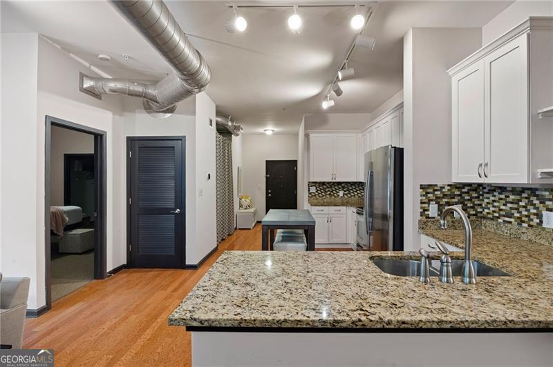 5300 Peachtree Road # 0501 Property Photo 4