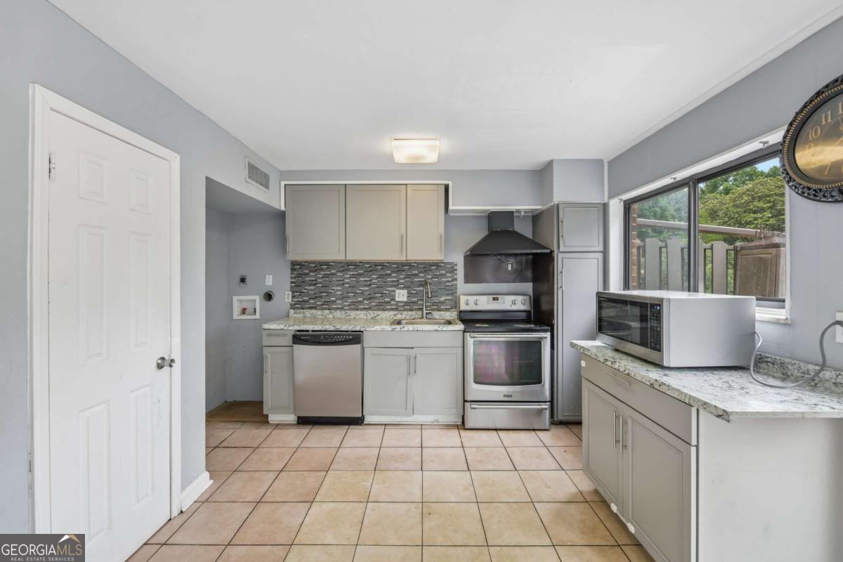 3071 Colonial Way # H Property Photo 7