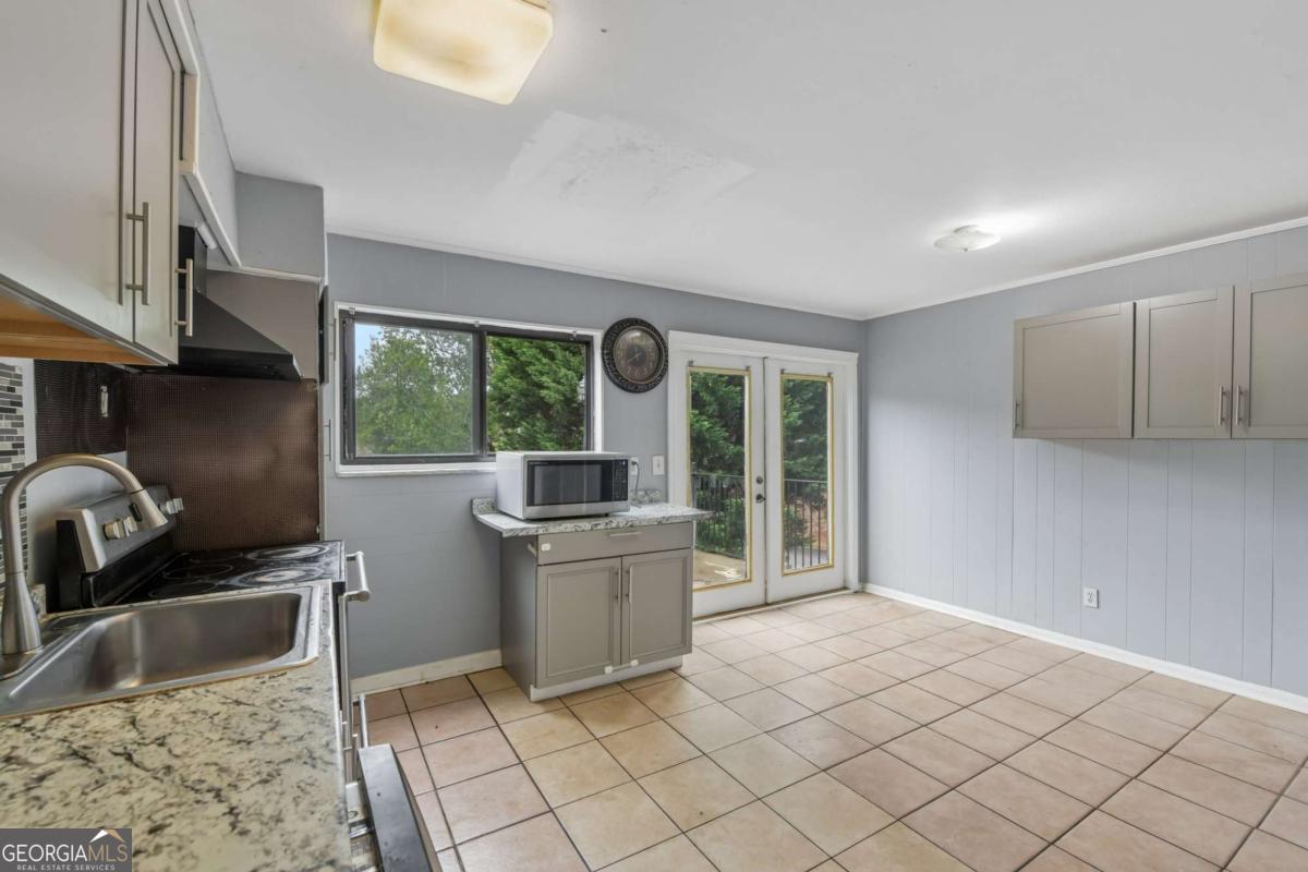 3071 Colonial Way # H Property Photo 9