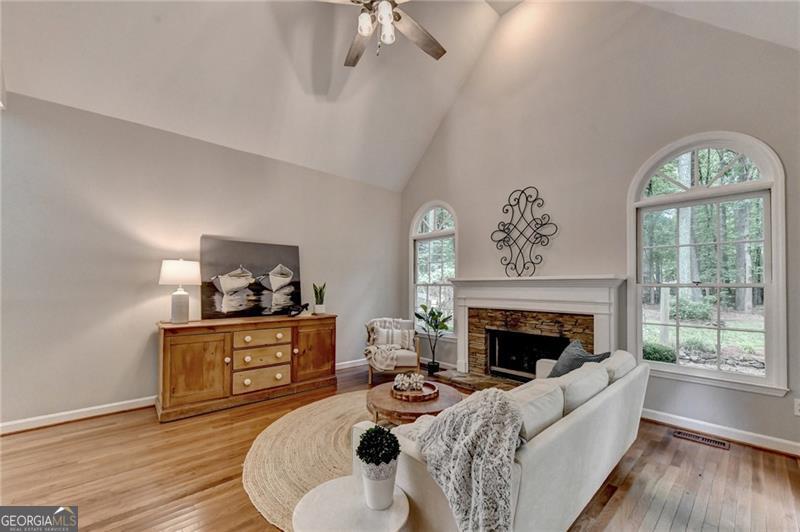 6480 White Oak Drive Property Photo 8