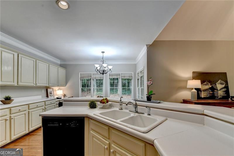 6480 White Oak Drive Property Photo 12