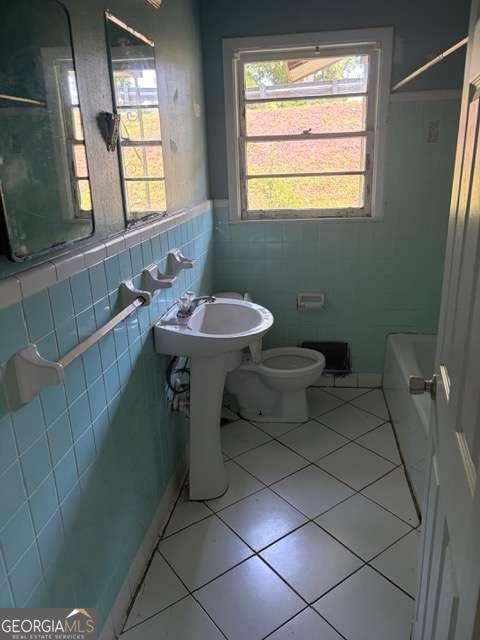 5906 Oakdale Road Property Photo 7