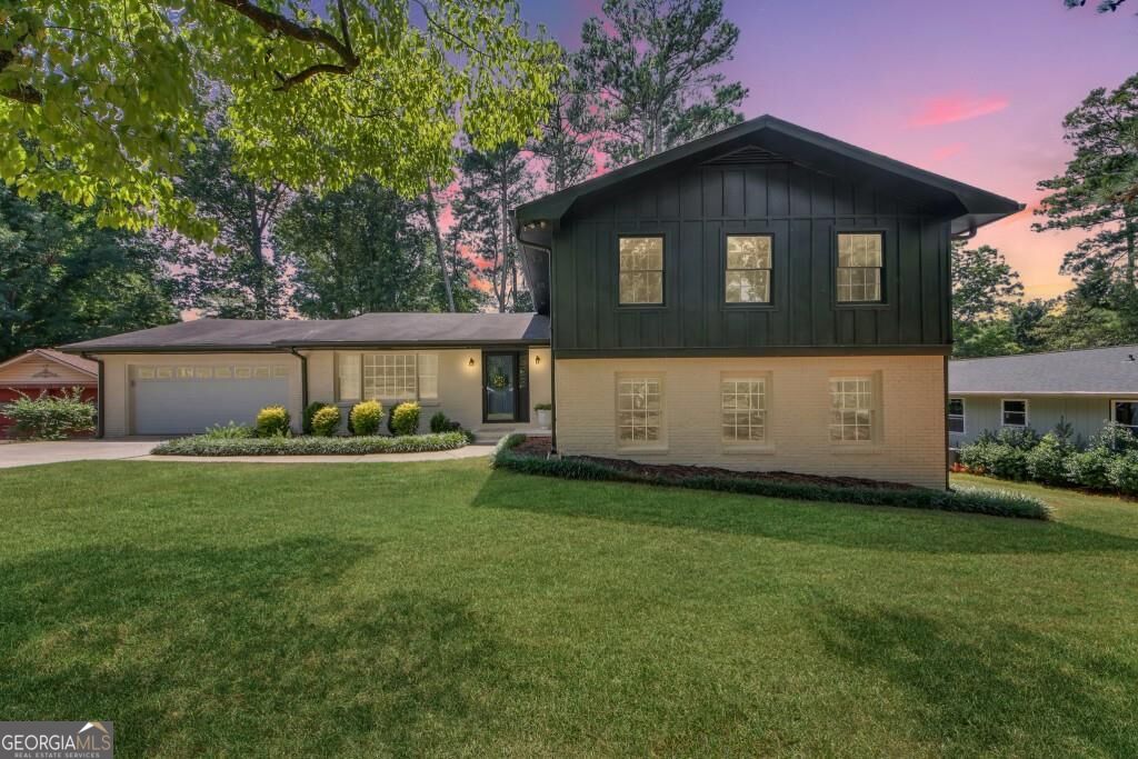 2204 Pine Point Drive
