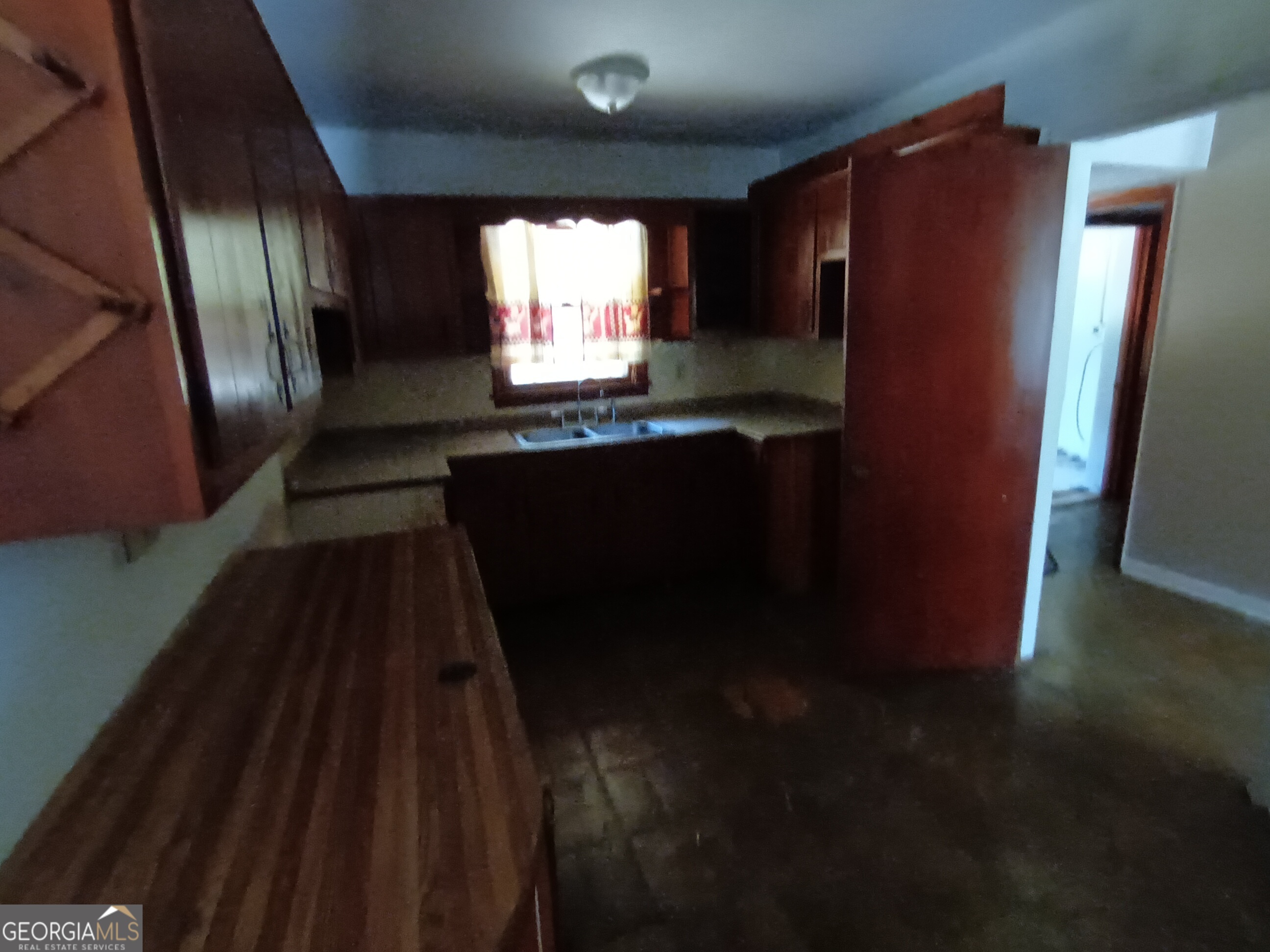 1214 Lloyd Drive Property Photo 3
