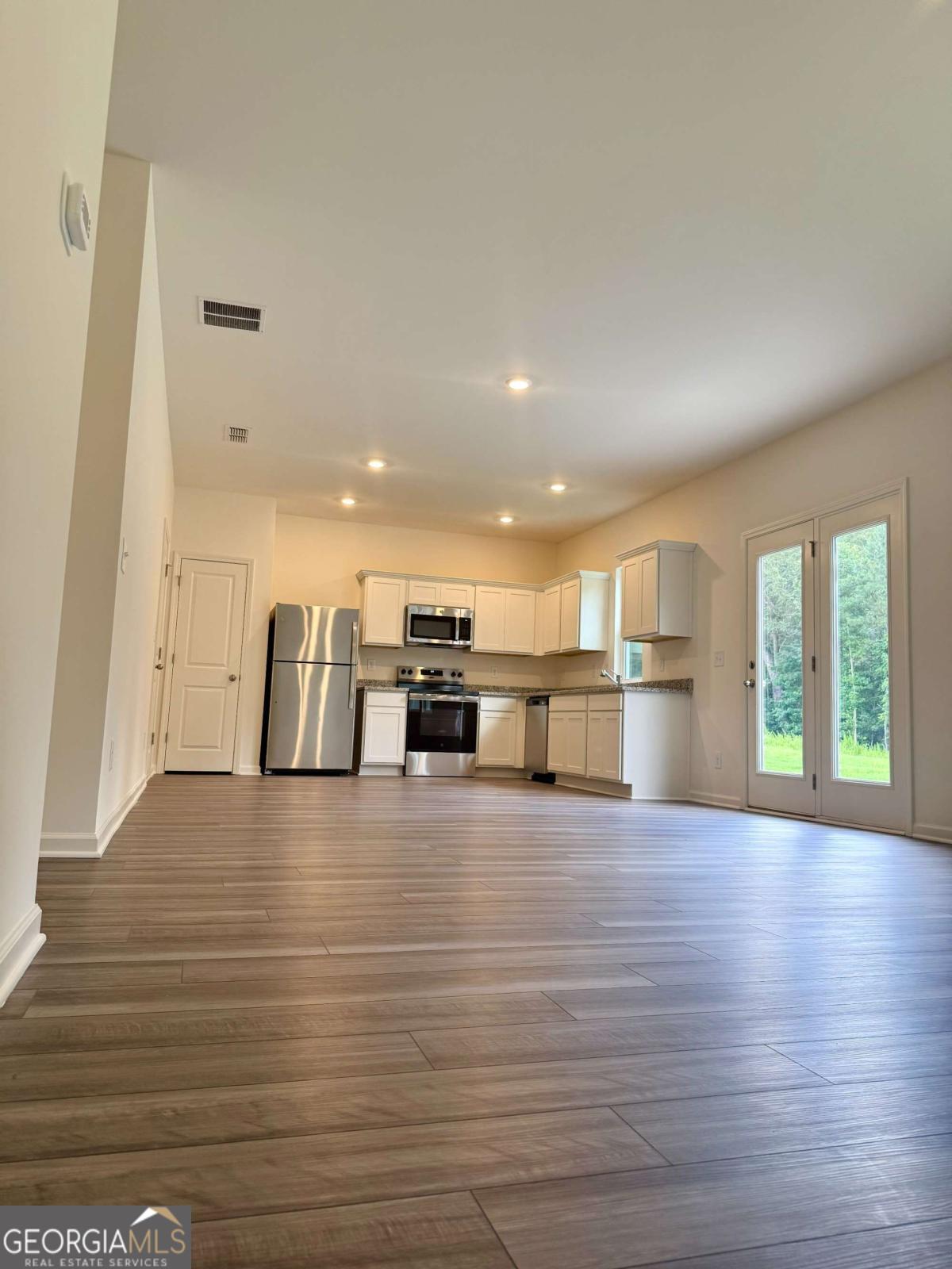 30 Crescent Boulevard Property Photo 4