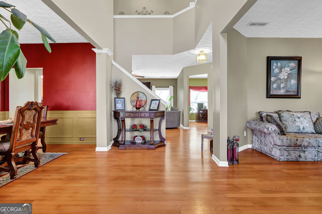 2337 Longmont Drive Property Photo 4