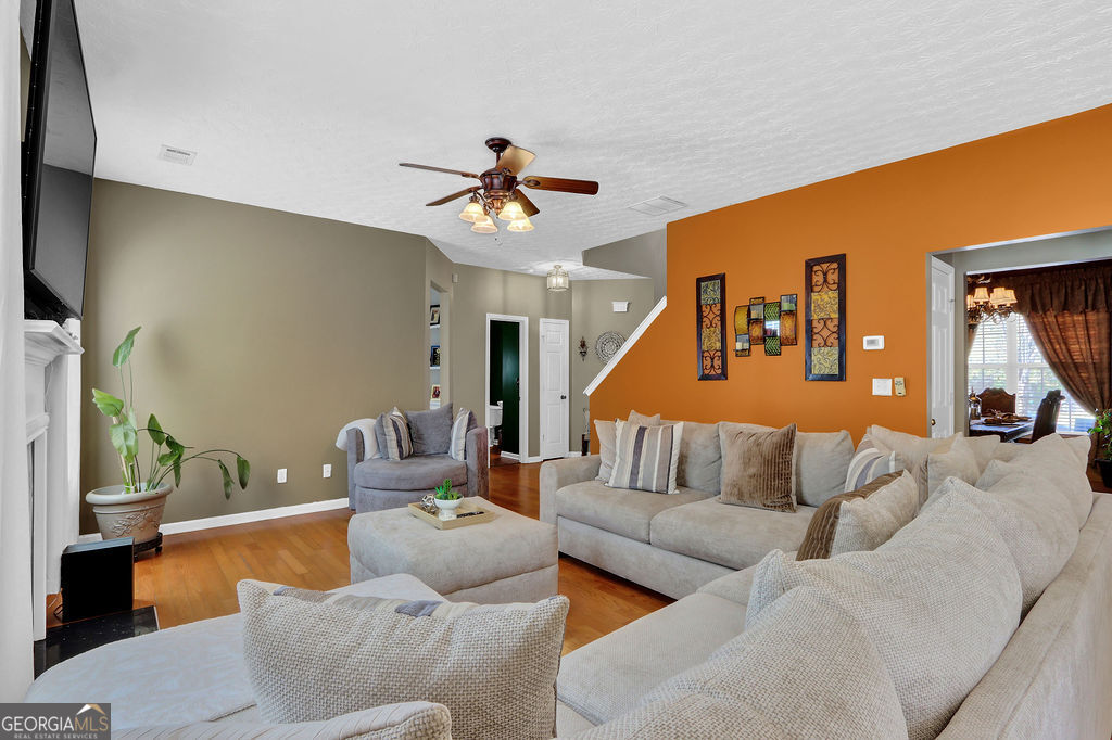 2337 Longmont Drive Property Photo 10