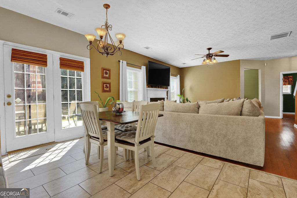 2337 Longmont Drive Property Photo 12