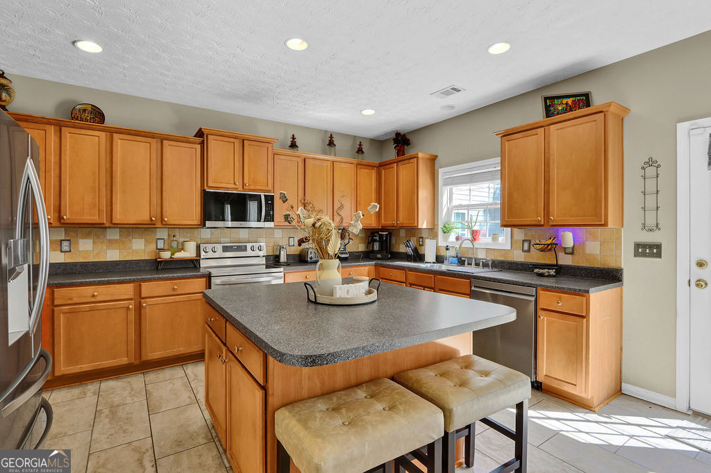 2337 Longmont Drive Property Photo 14