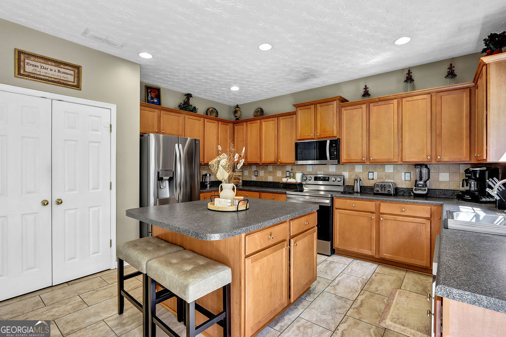 2337 Longmont Drive Property Photo 15