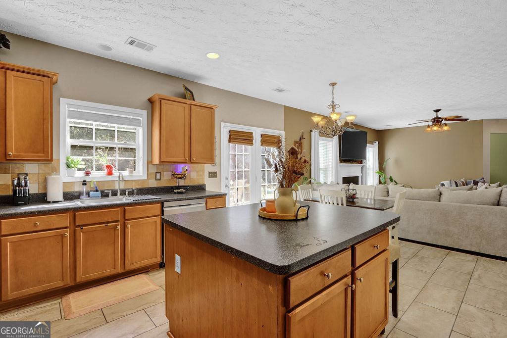 2337 Longmont Drive Property Photo 17