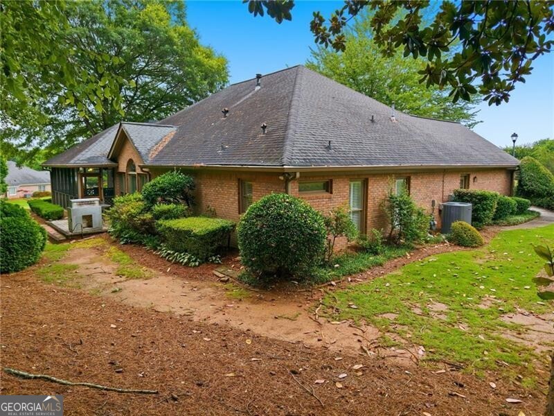 965 Knoll Crest Court Property Photo 5