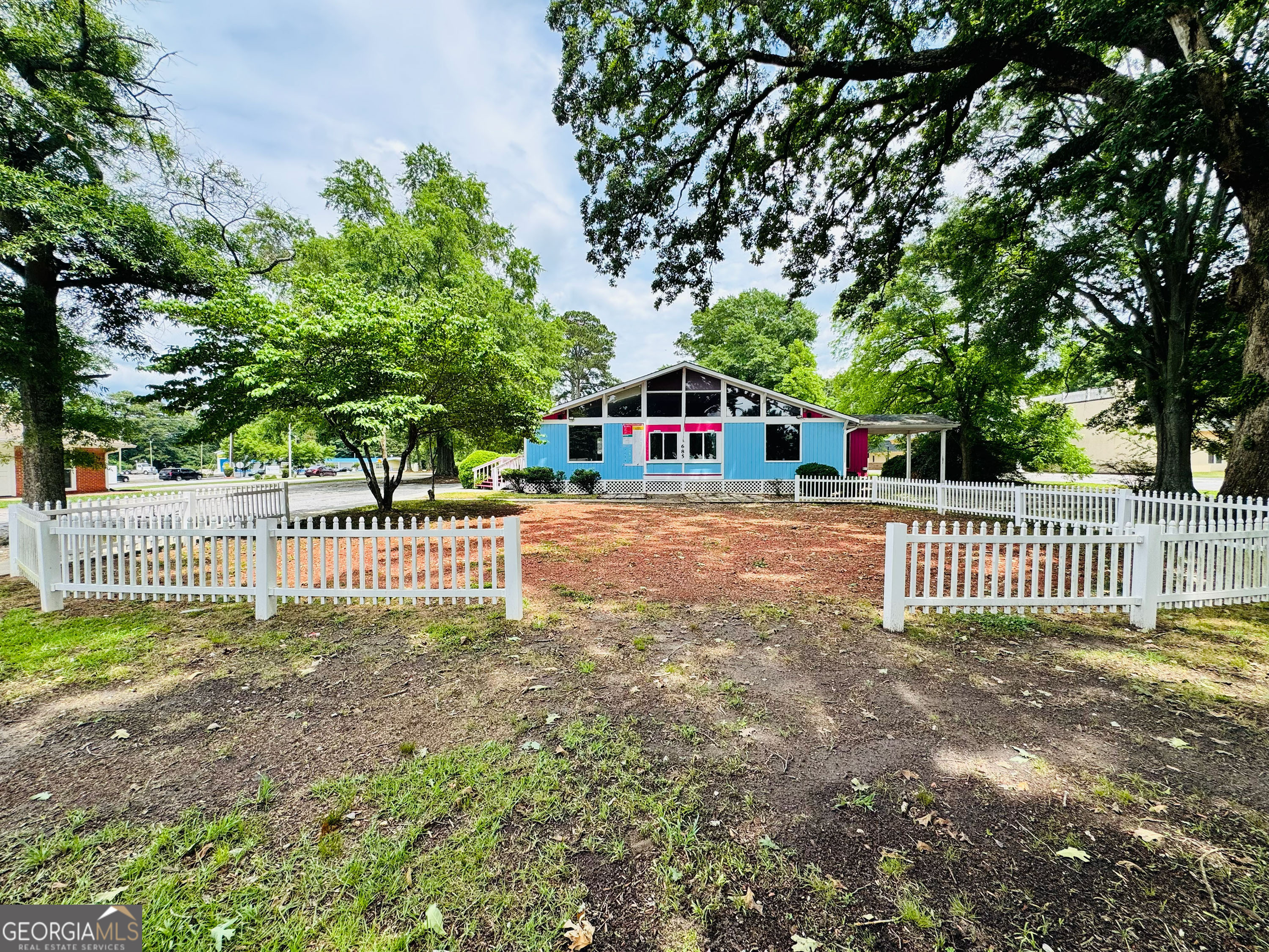 685 N Jeff Davis Drive Property Photo 1