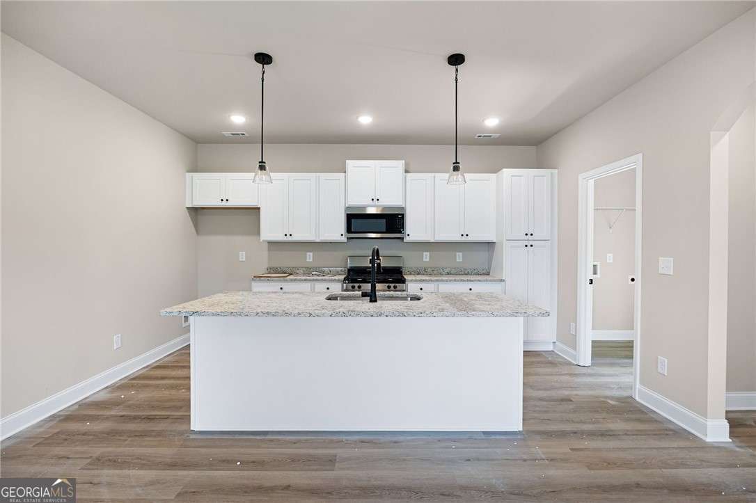 106 Winston Way Property Photo 8