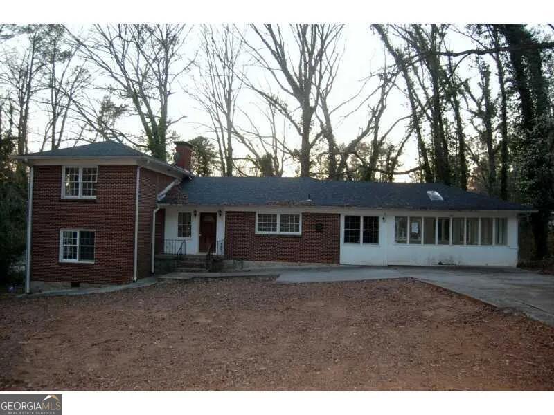 1045 Peyton Road Sw Property Photo 1