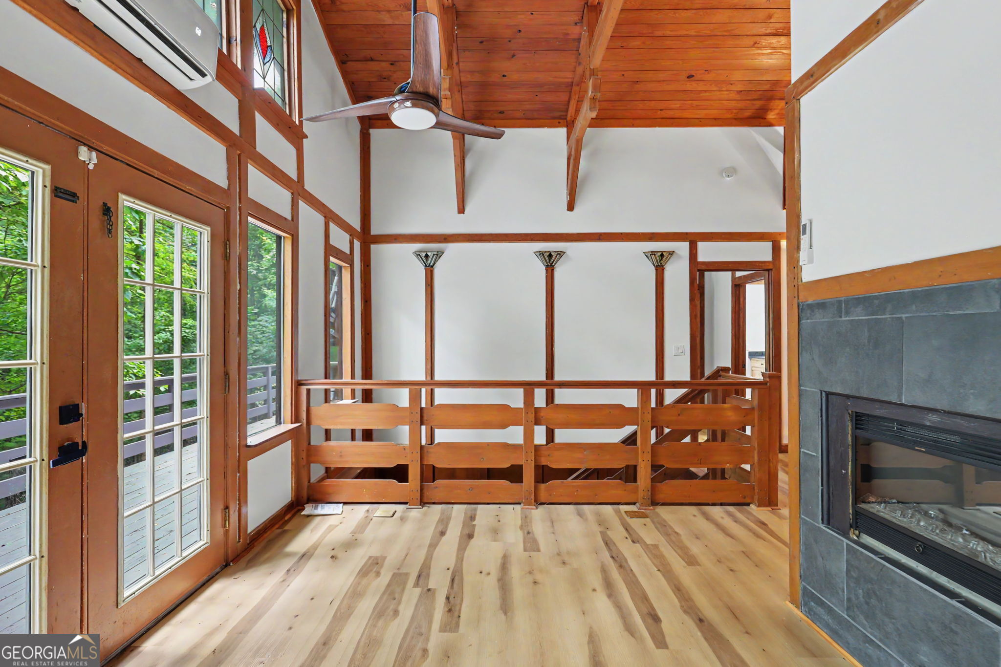 996 Crestview Drive Property Photo 6