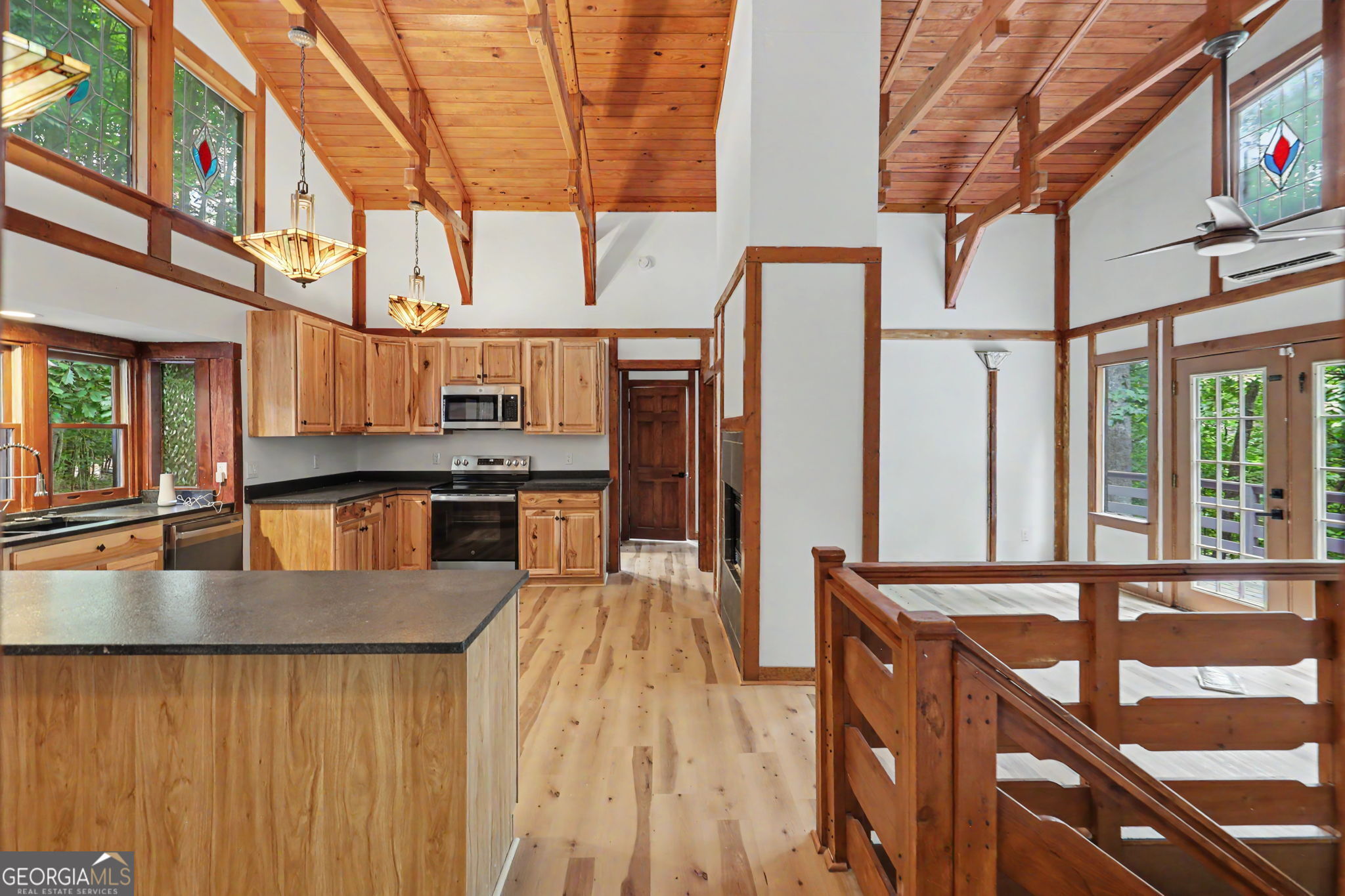 996 Crestview Drive Property Photo 7